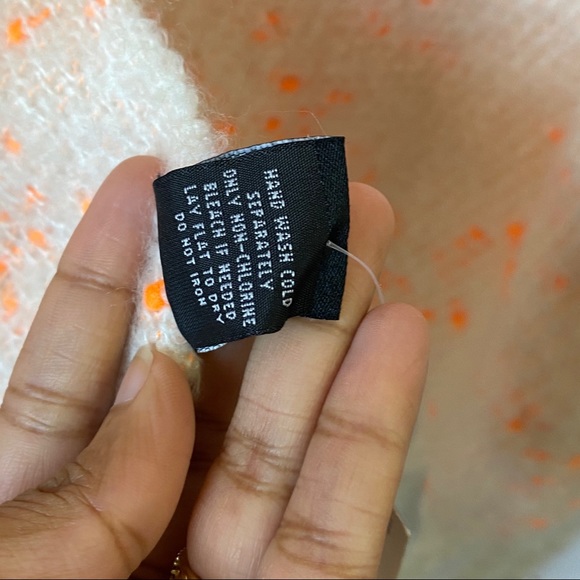 NWT DKNY Oversized Pop Neon Speckled Fringe Scarf - Picture 9 of 10